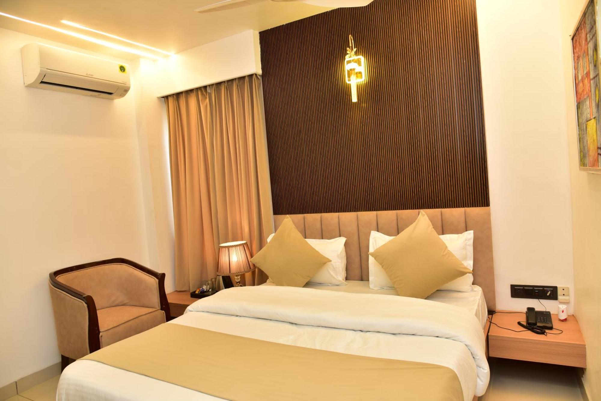 Hotel Divine Peak Pachmarhi Exterior photo